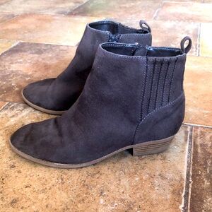 Ankle boots in brown for girls size 2 great condition!